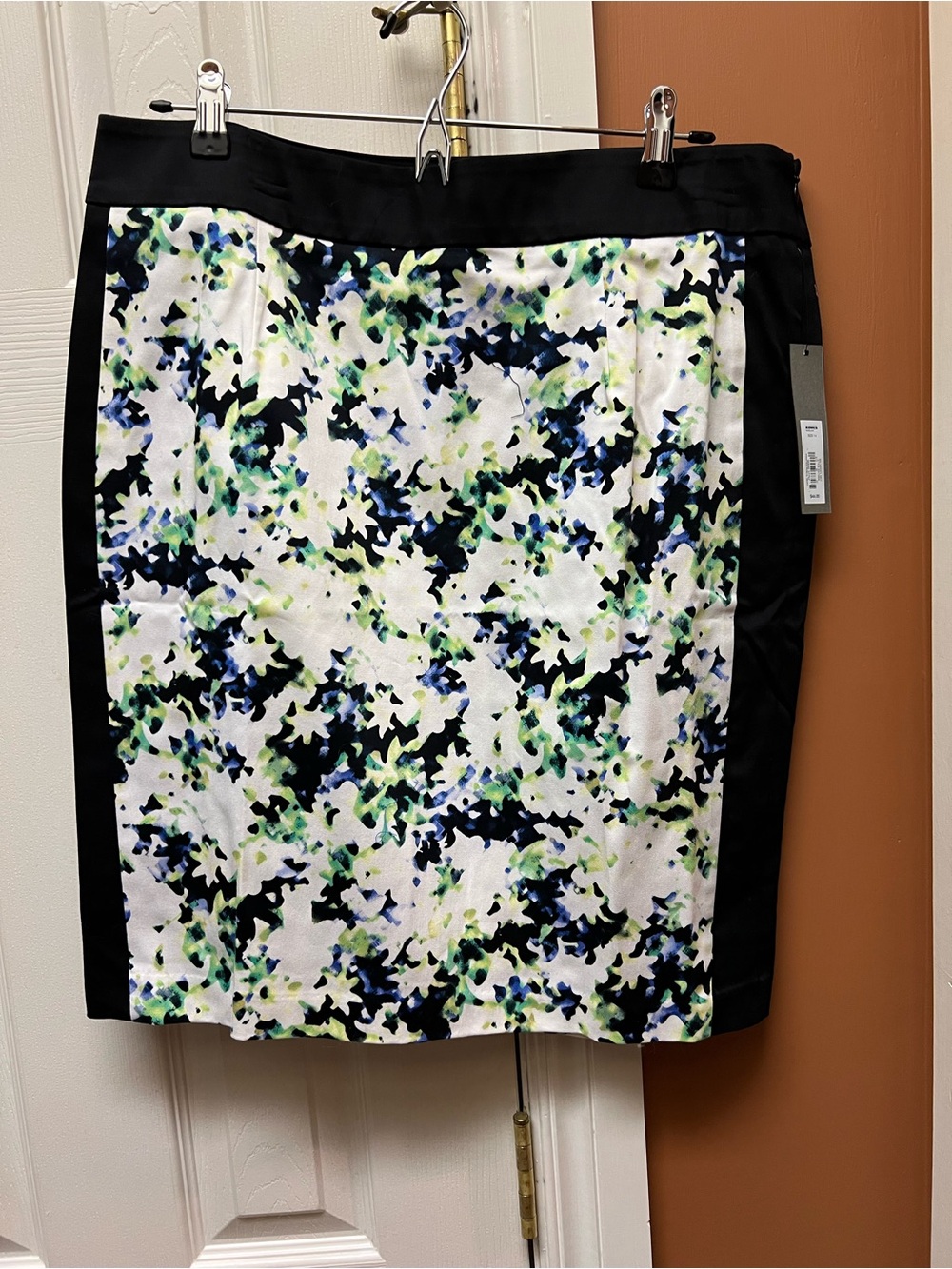Apt. 9 White Multi Abstract Print Pencil Skirt with Black Panels
